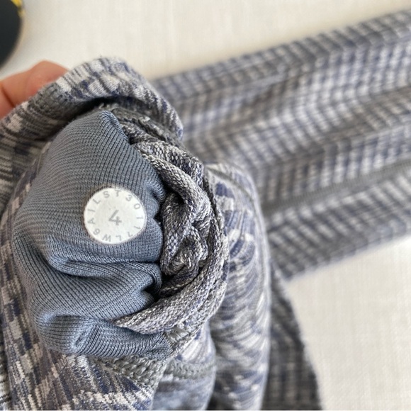 LULULEMON wunder under crop 21” high rise size 4 - Picture 9 of 9